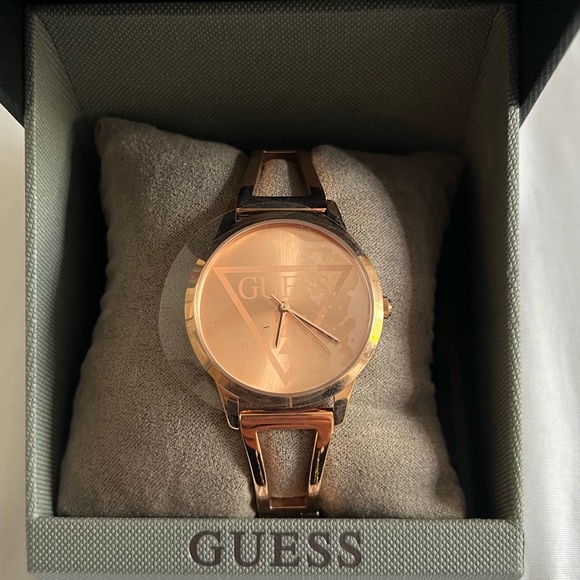 [SOLD] Brand new guess watch - Picture 3 of 4